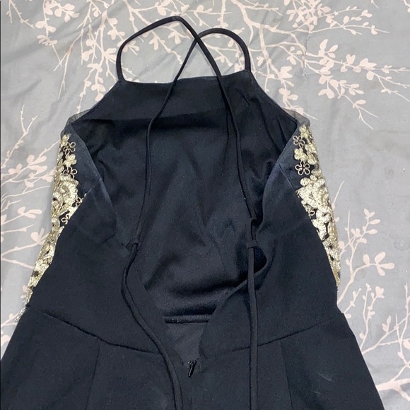 Dresses - Picture 4 of 7